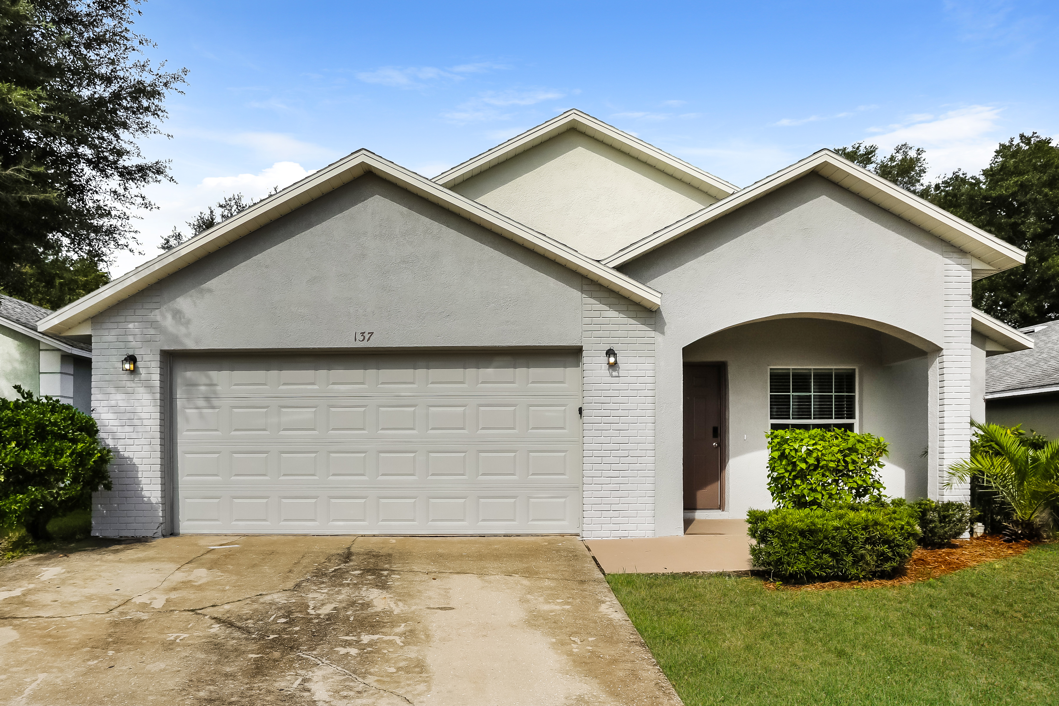 137 W 20th St Apopka, FL 32703